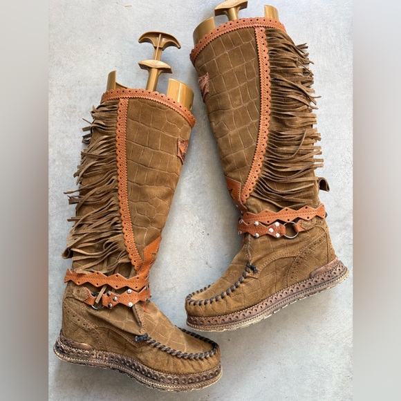 El Vaquero Shoes - El Vaquero Silverstone Suede Fringed Tall Wedge Belted Moccasin Boots